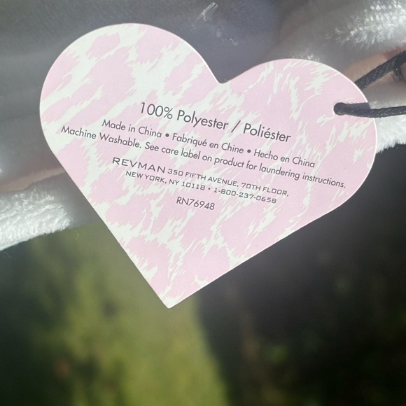 Betsey Johnson Blanket - Picture 7 of 7